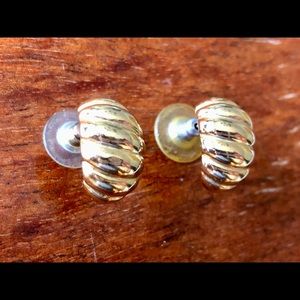 Gold Tone Shell Shaped Pierced Earrings